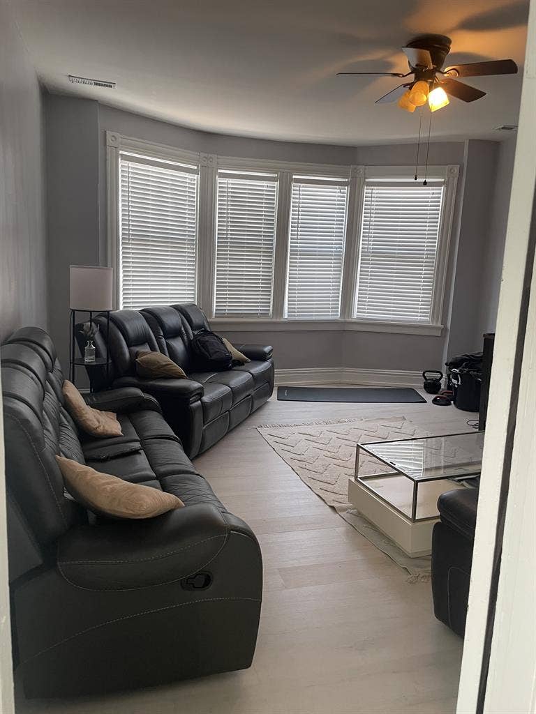 Large Room in Forest Hill