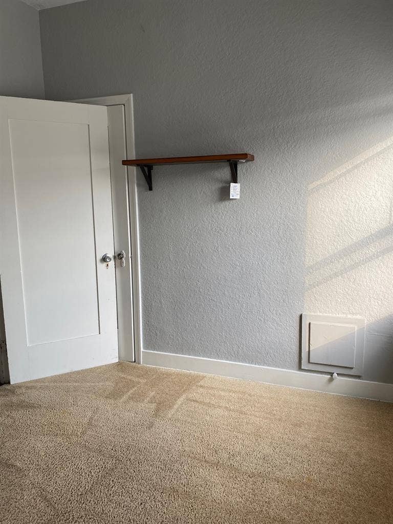 ROOM FOR RENT IN A GREAT LOCATION