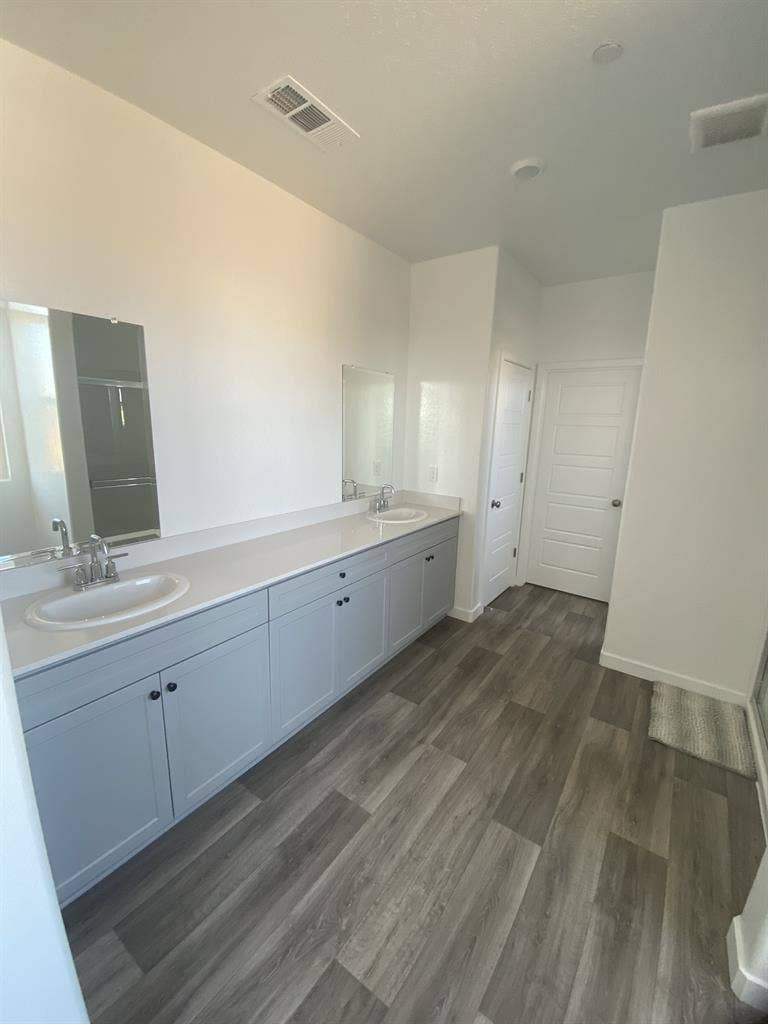 Brand new home in CLOVIS/FRESNO