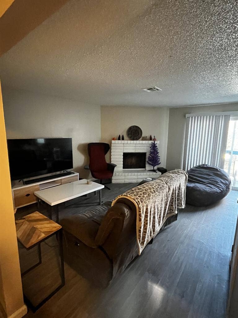 Room for Rent in South Reno.