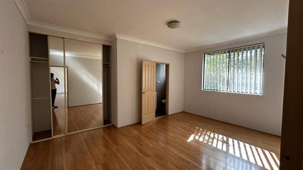 Private room available in Westmead.