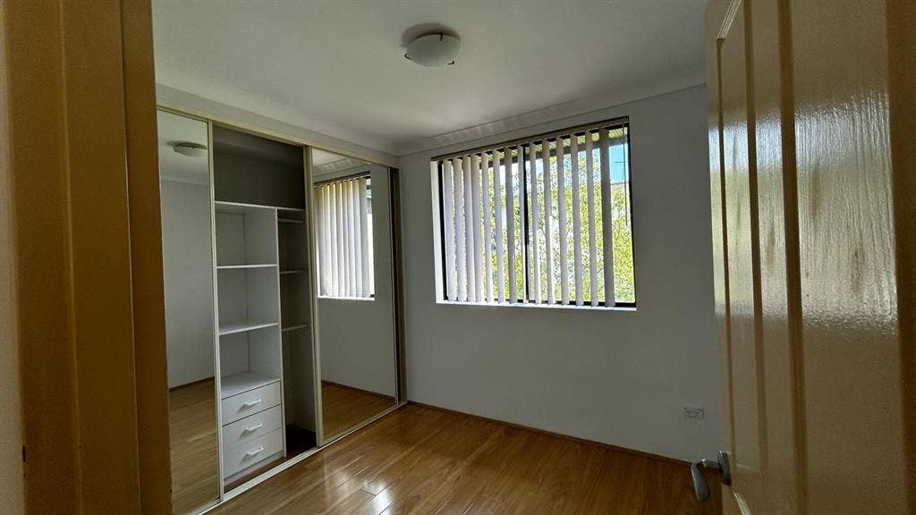 Private room available in Westmead.