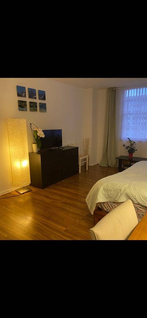 Master bedroom for rent for women