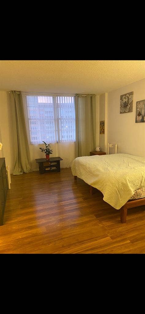 Master bedroom for rent for women