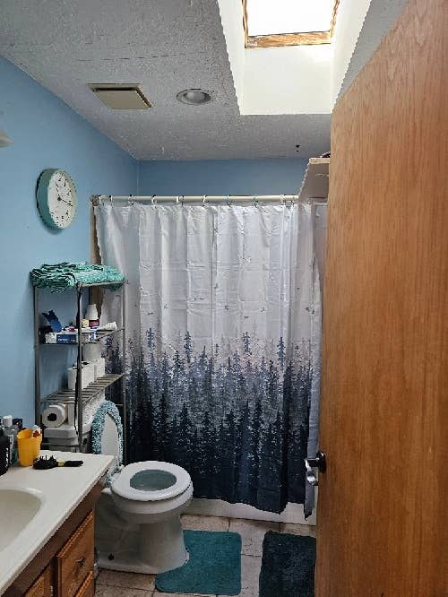 Furnished Room Shared Bathroom