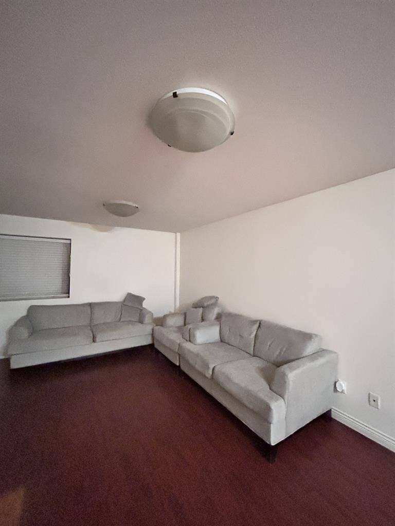 Beautiful large 1 bedroom available