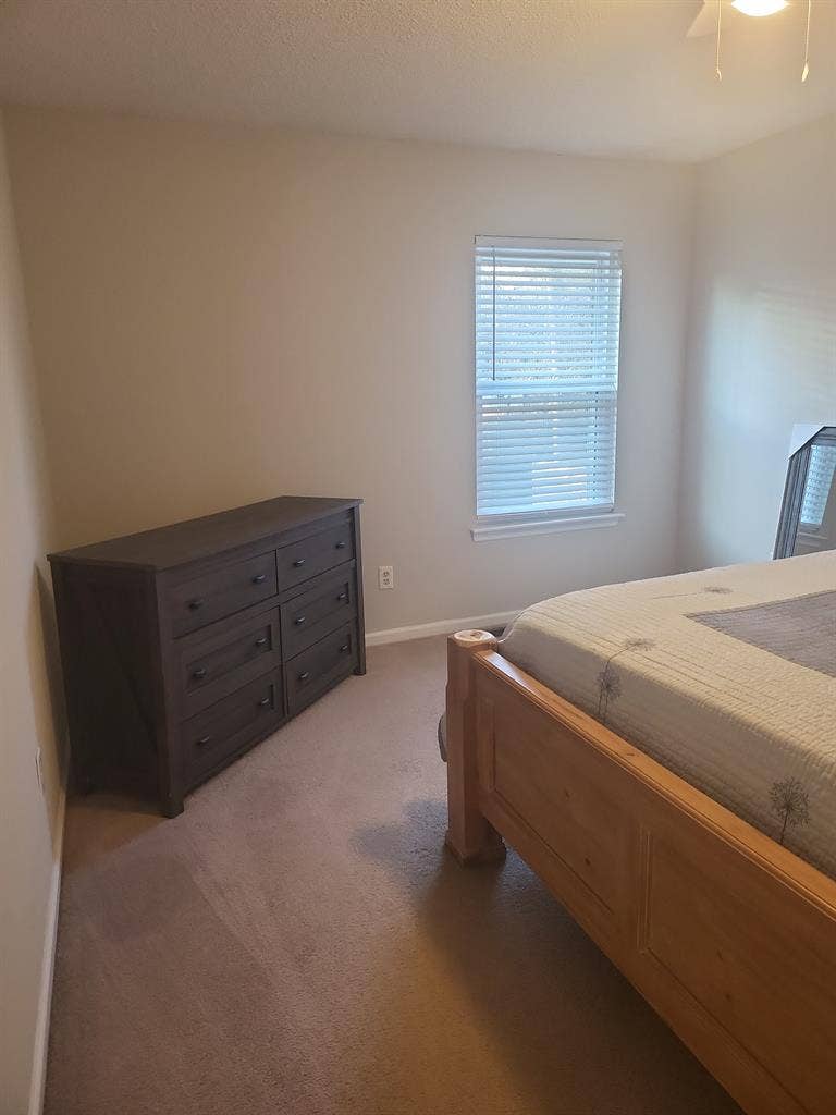 Room available to rent!
