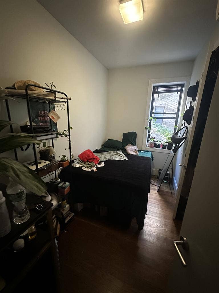 FURNISHED ROOM FOR RENT