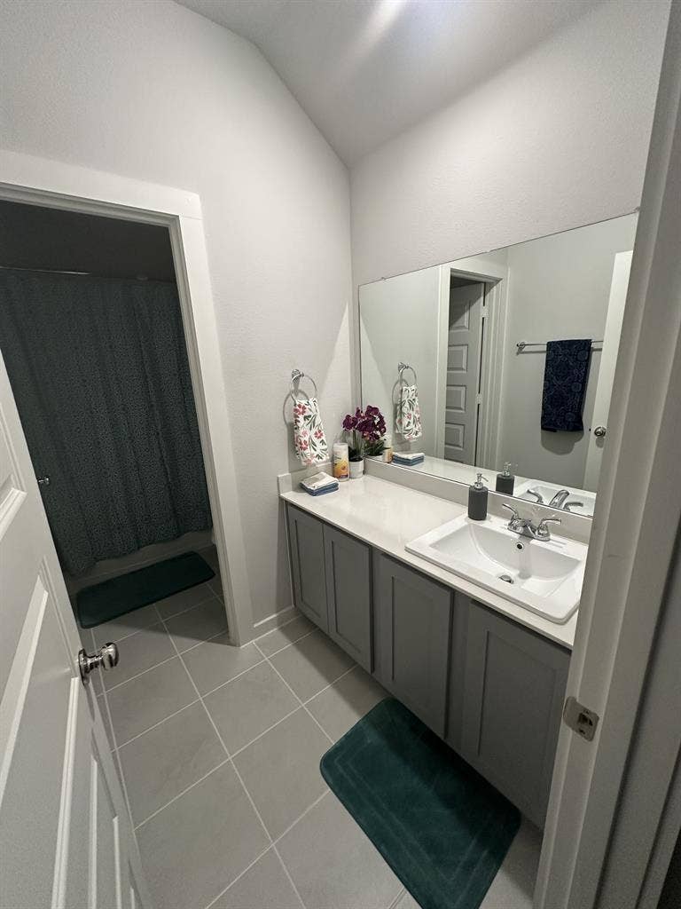 Clean room/bathroom for female