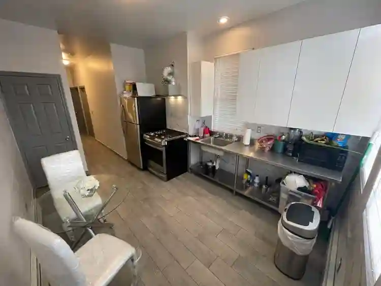 AFFORDABLE, CLEAN! NEAR BUS & TRAIN