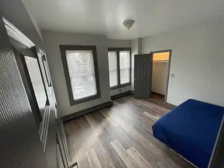 AFFORDABLE, CLEAN! NEAR BUS & TRAIN