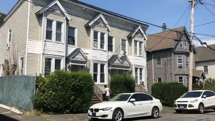 AFFORDABLE, CLEAN! NEAR BUS & TRAIN