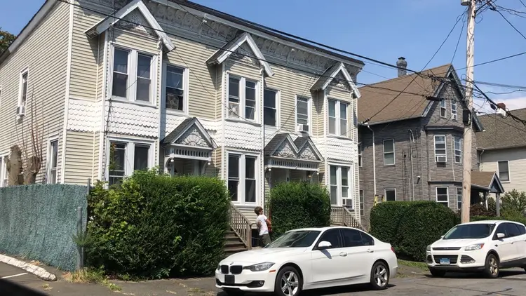 AFFORDABLE, CLEAN! NEAR BUS & TRAIN