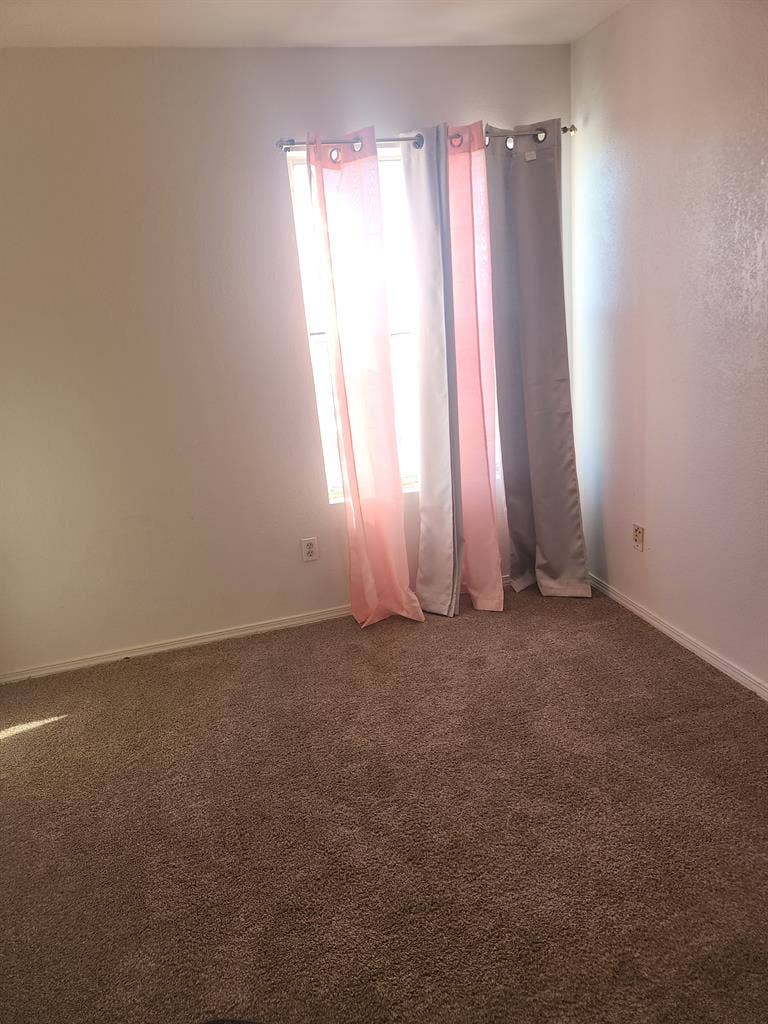 Small Room Available for Rent!