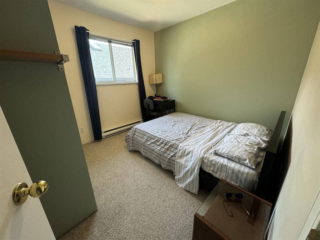 Short term rental - in Kitsilano