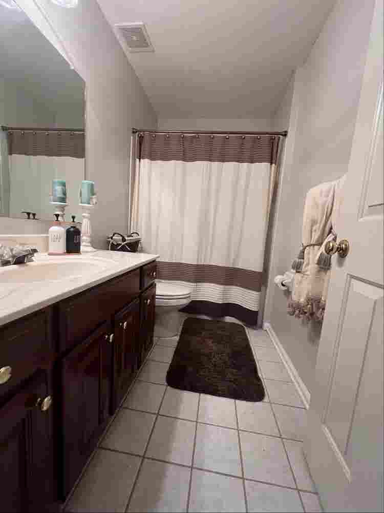 Upscale neighborhood Apartment