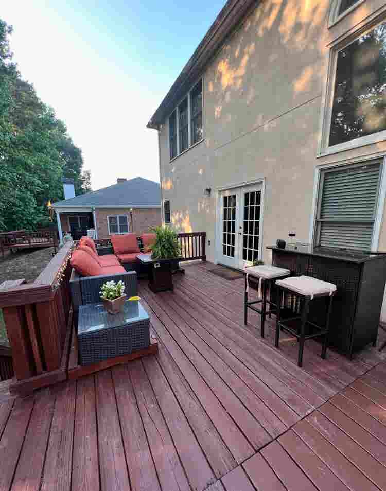 Upscale neighborhood Apartment