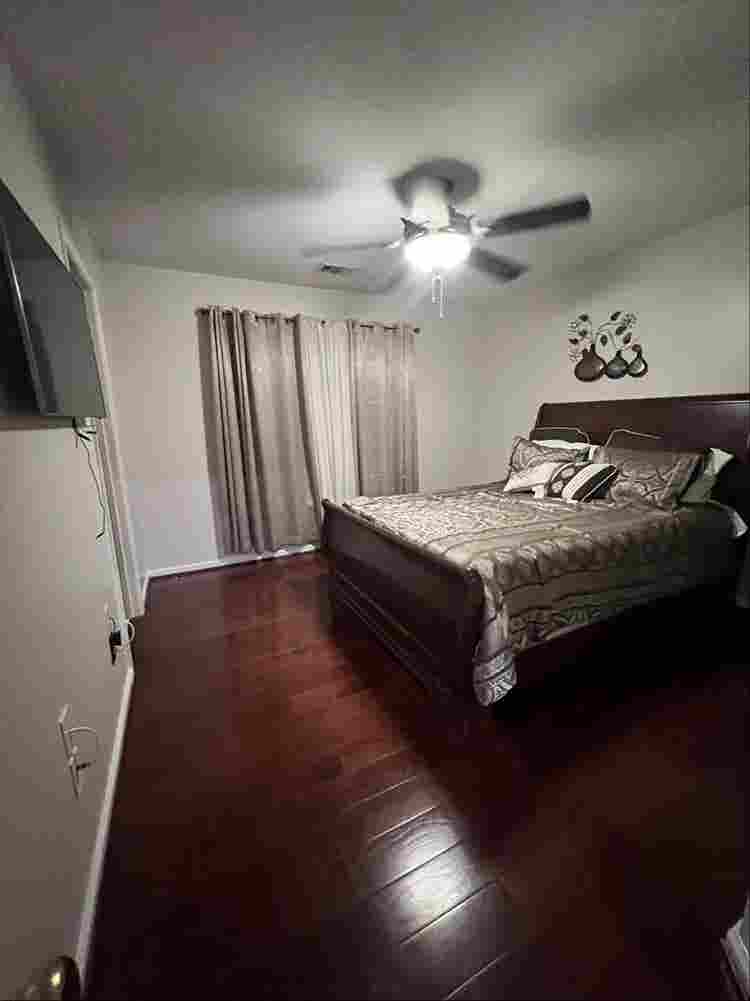 Upscale neighborhood Apartment