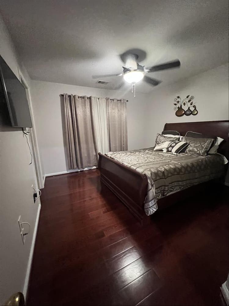 Upscale neighborhood Apartment