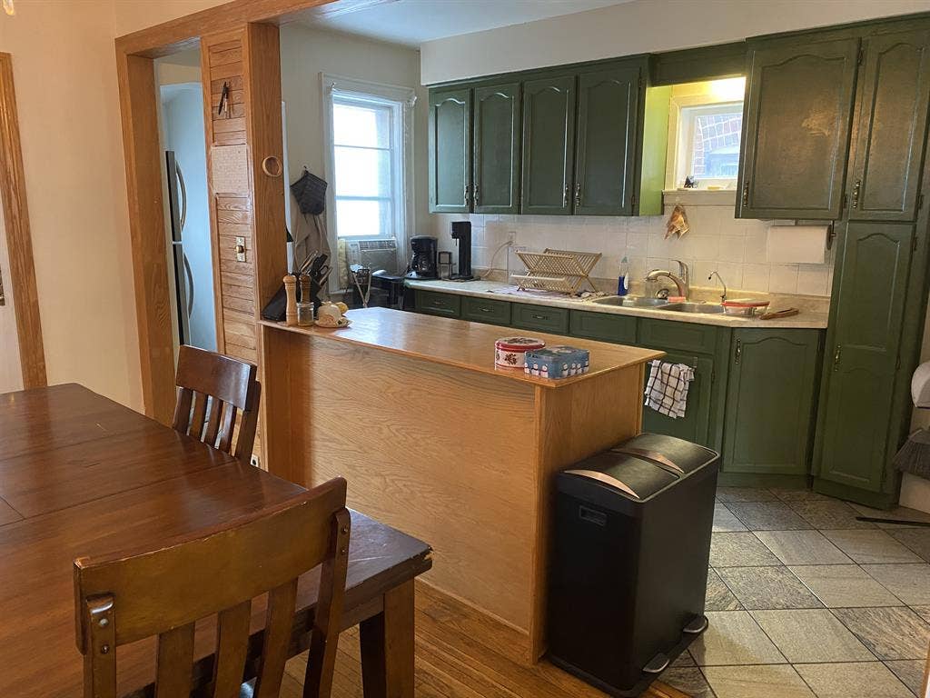 1 Br in spacious home to share