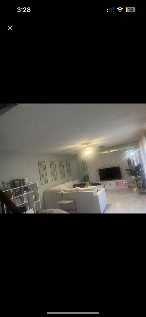 Beautiful townhome/ quiet area