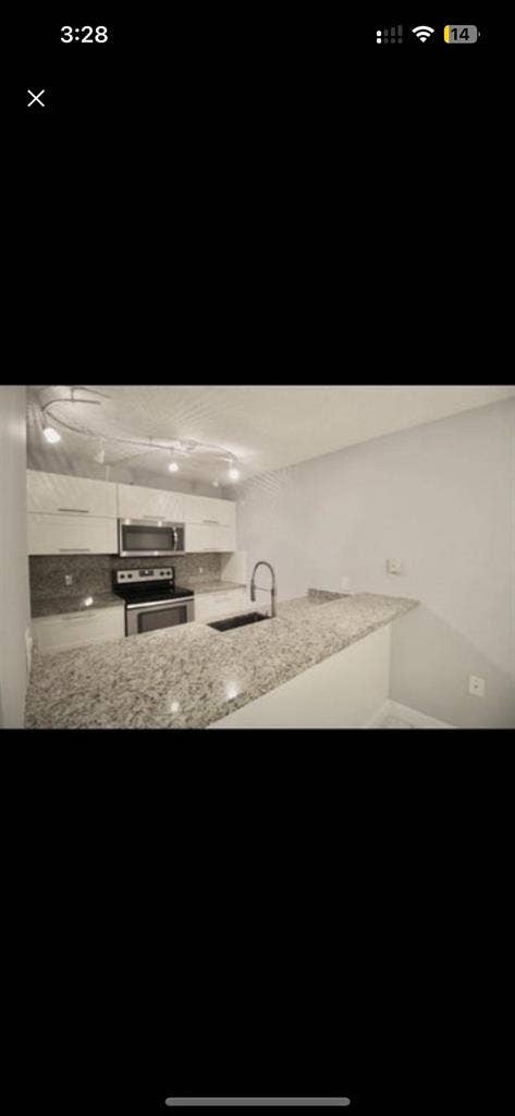 Beautiful townhome/ quiet area