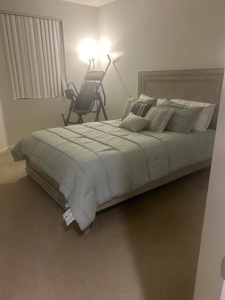 Charming room for rent in Irvine