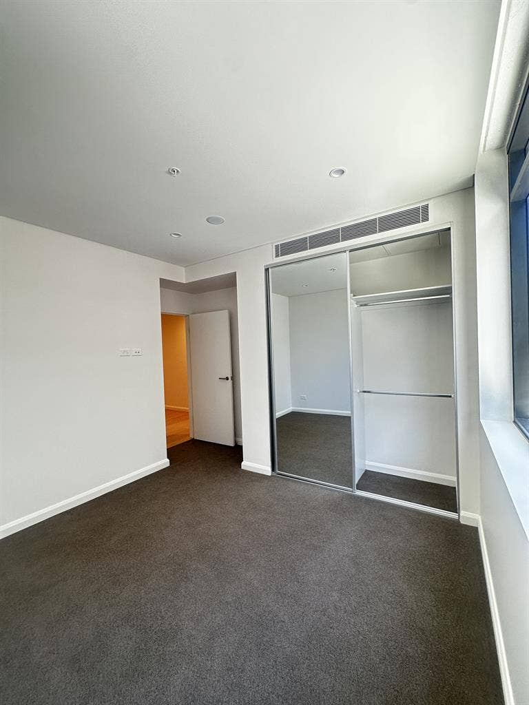 Brand new 1bed plus study apartment