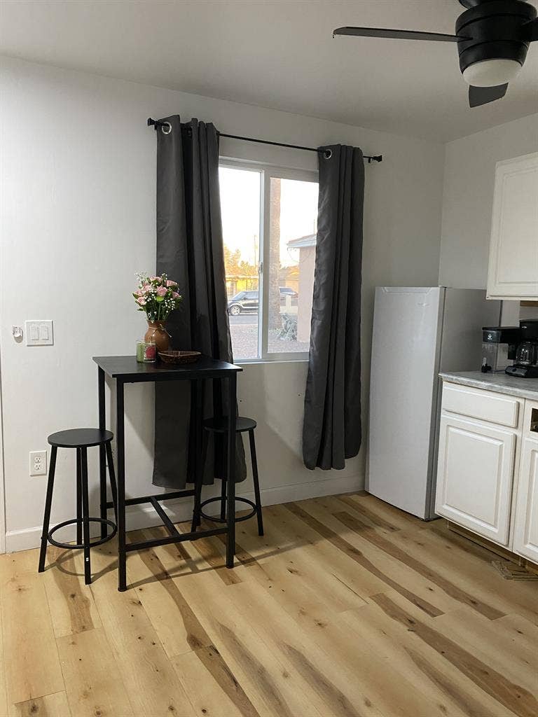 Private room w/bath kitchenette