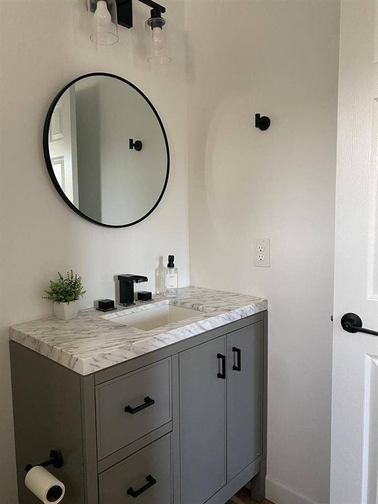 Private room w/bath kitchenette