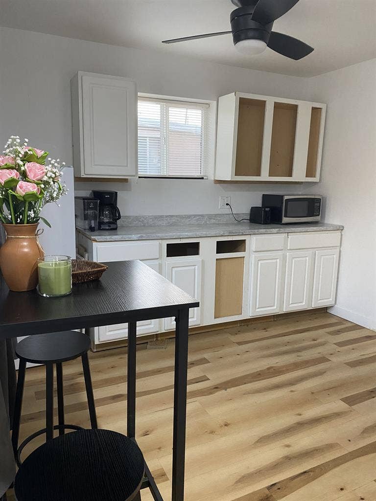 Private room w/bath kitchenette