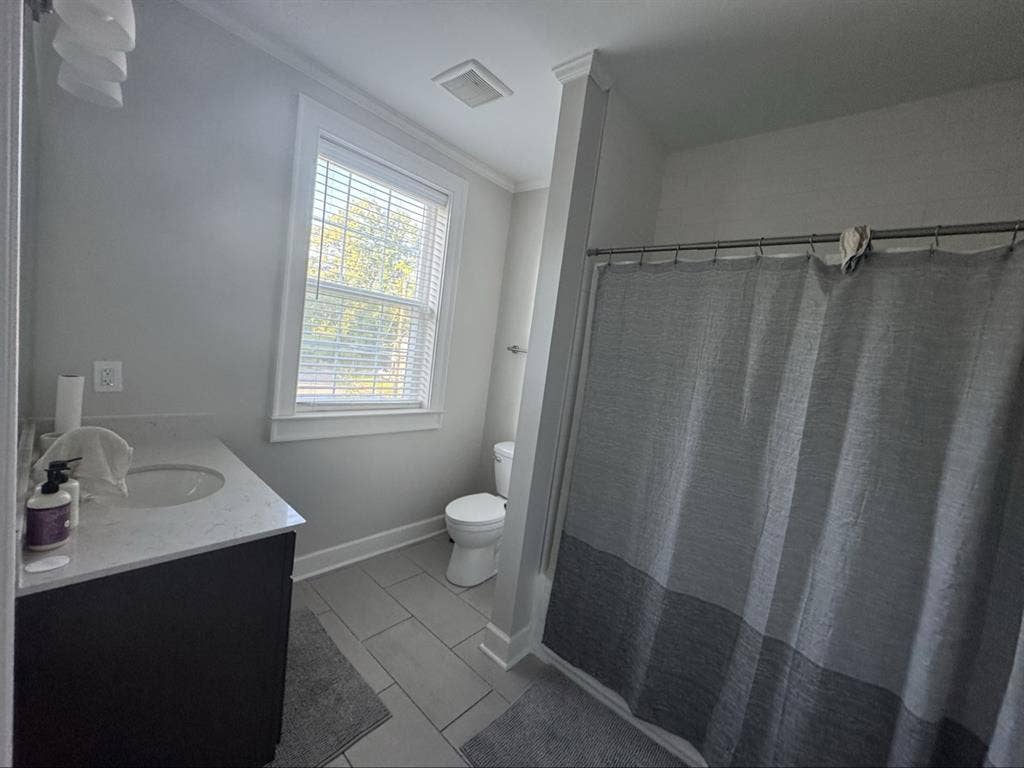 Airport room w/private bath