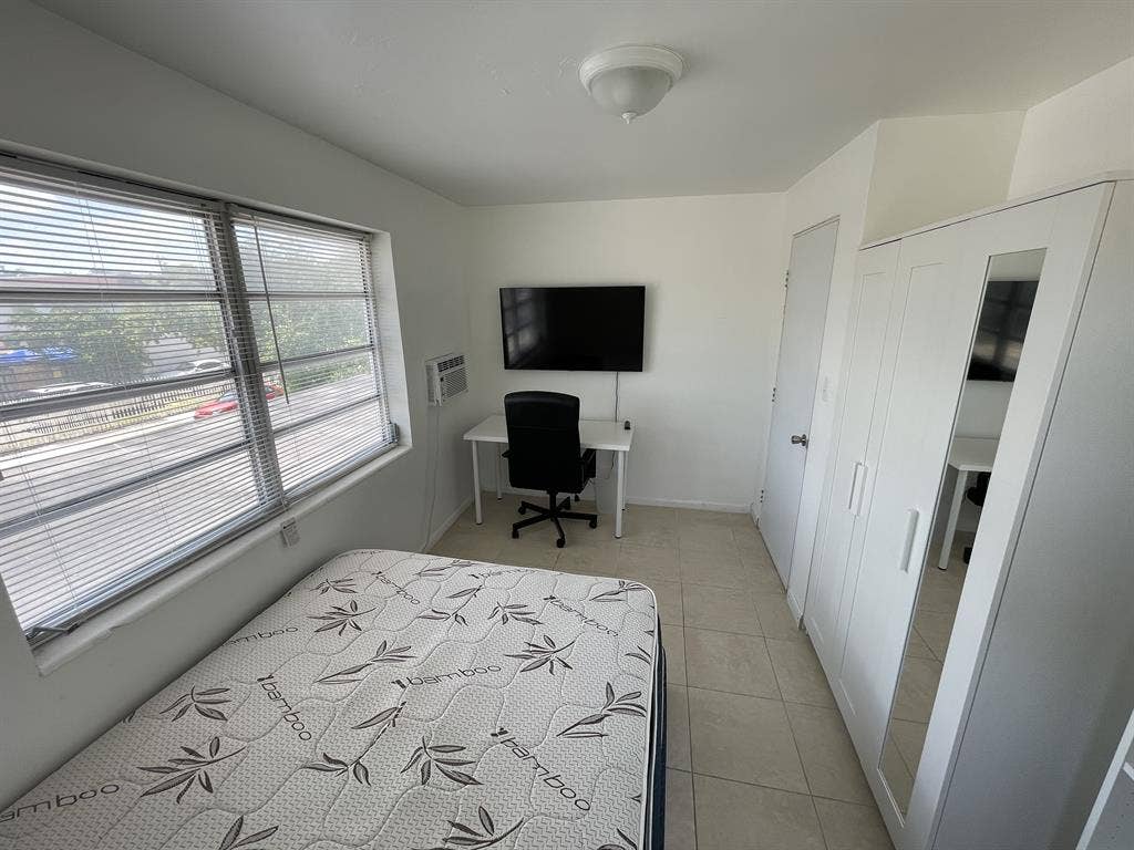 Private room w/ View in North Miami