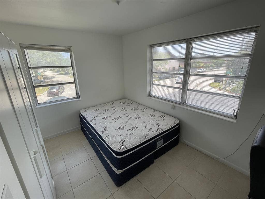 Private room w/ View in North Miami