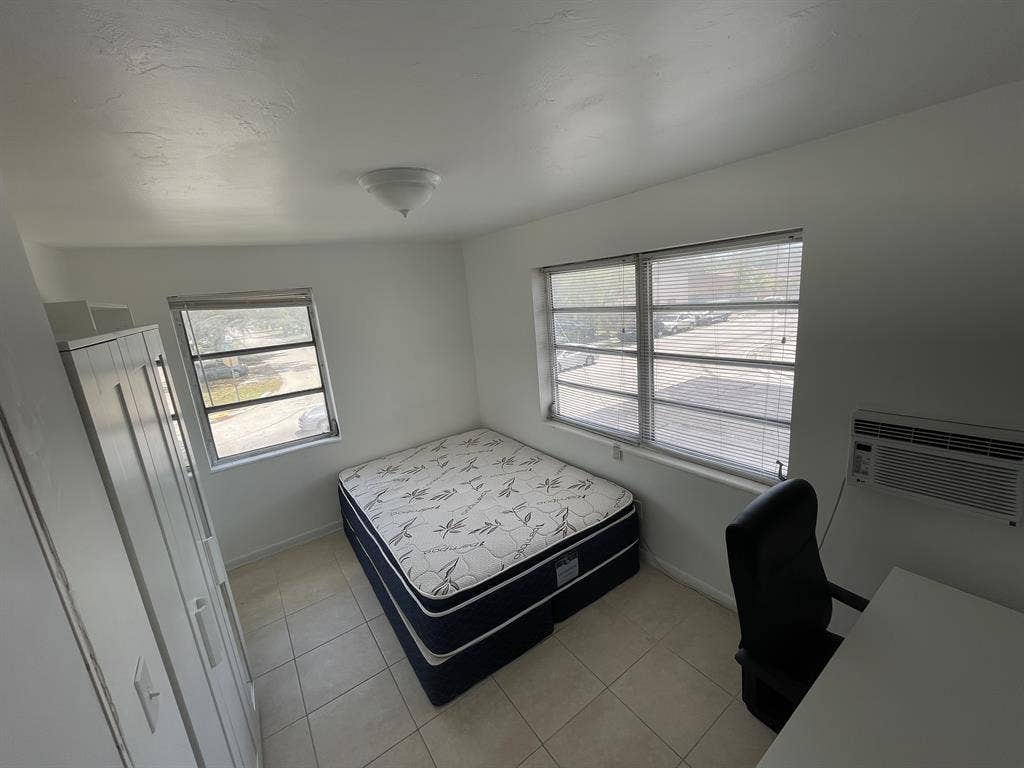 Private room w/ View in North Miami