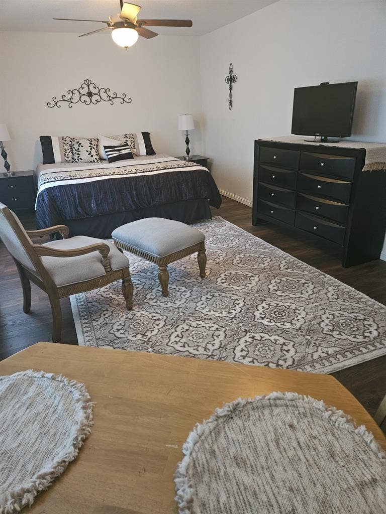 Two furnished rooms in Manteca