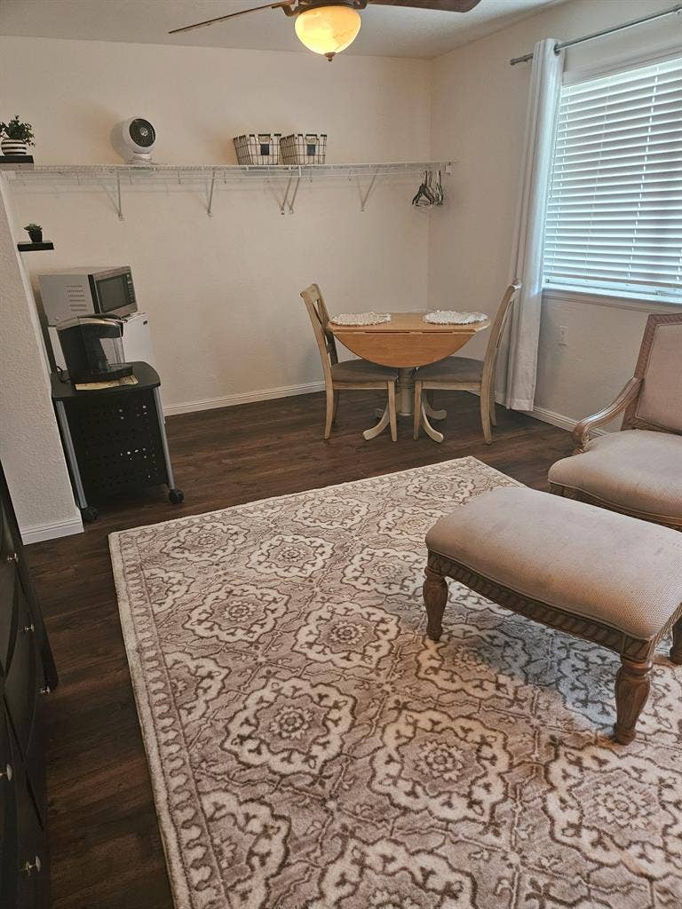 Two furnished rooms in Manteca
