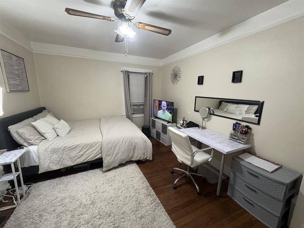 LARGE ROOM OPEN FOR FEMALE