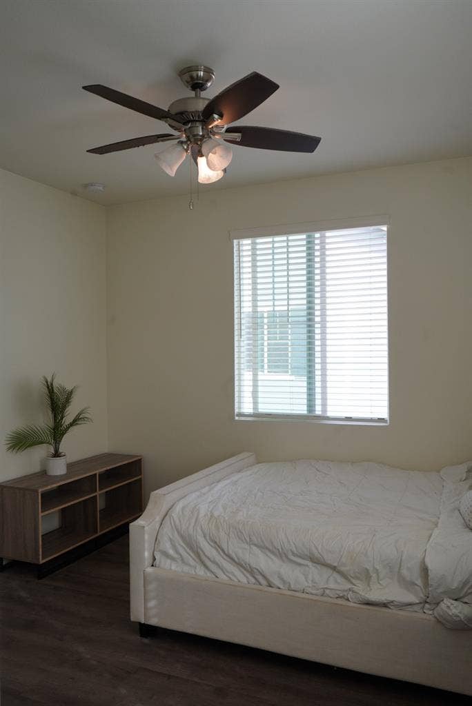 IB Silver Strand Room for Rent