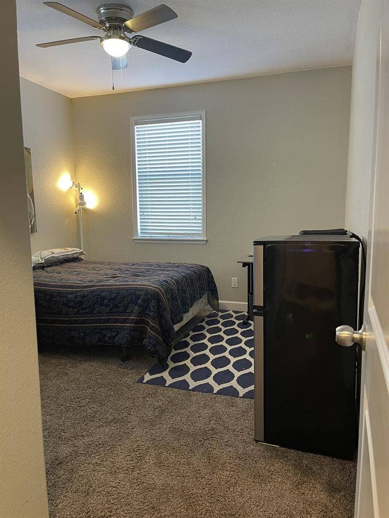 1 bedroom w/bathroom all Utilities