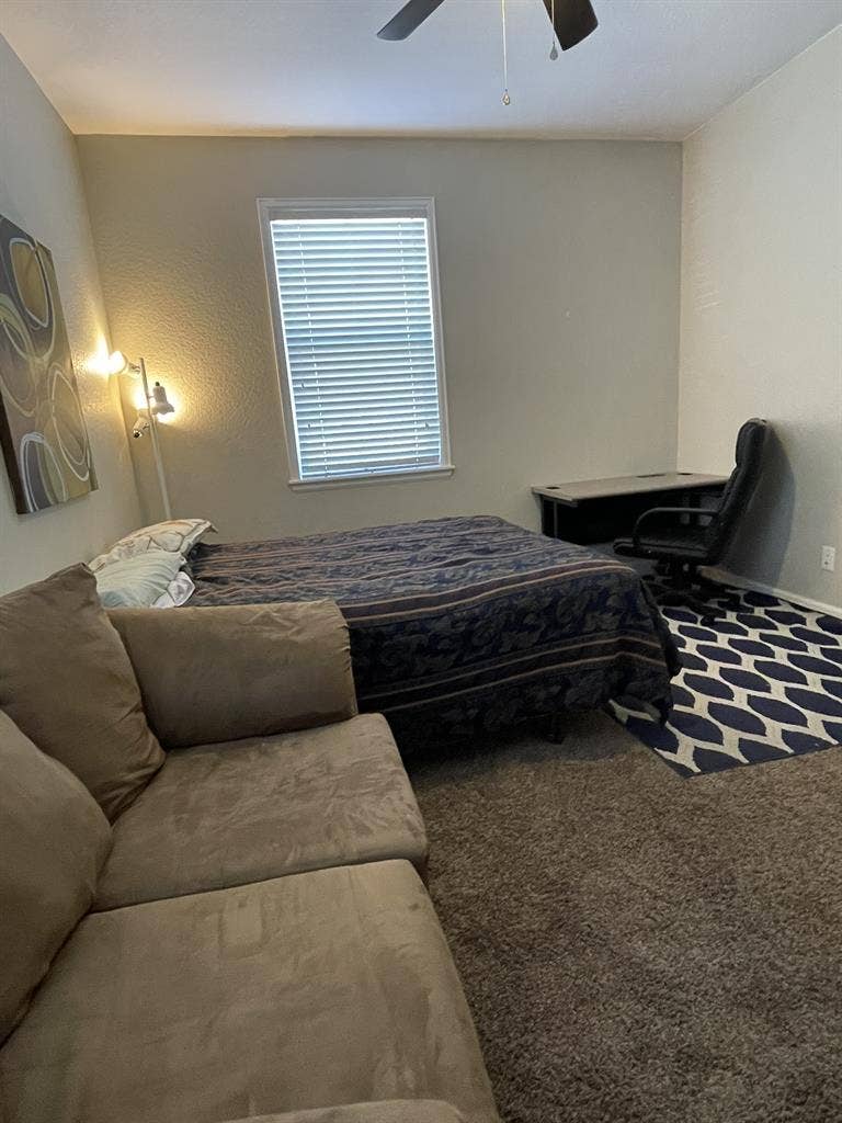 1 bedroom w/bathroom all Utilities