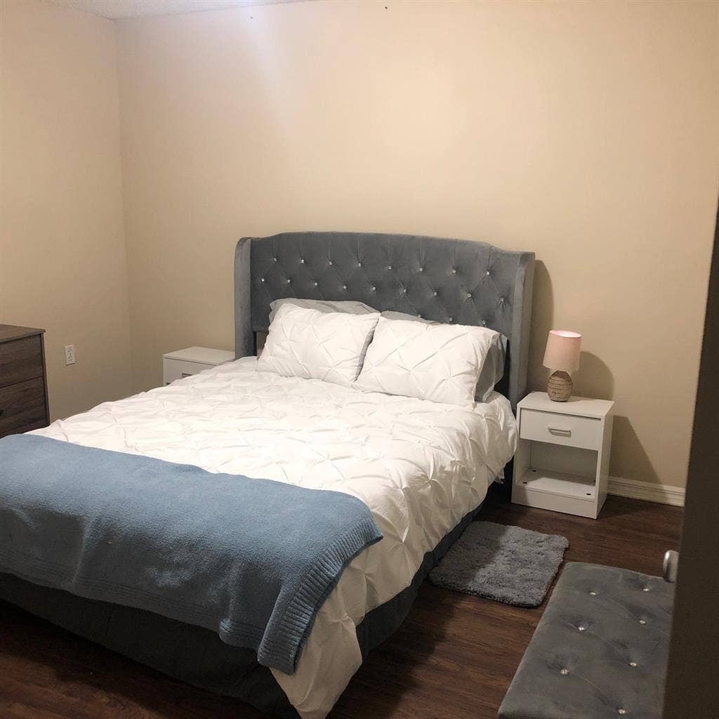 Looking for roommate