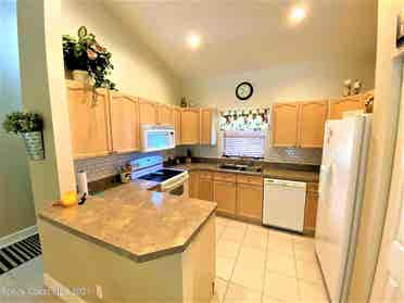 2 furnished rooms with private bath