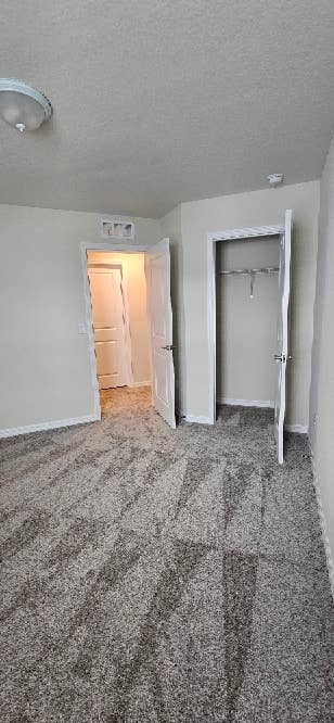 ROOM IN TOWNHOME AVAILABLE - $/m