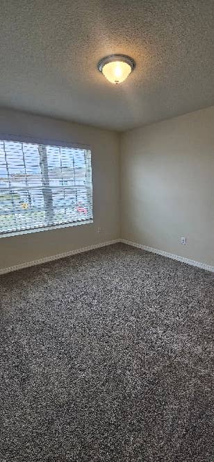 ROOM IN TOWNHOME AVAILABLE - $/m