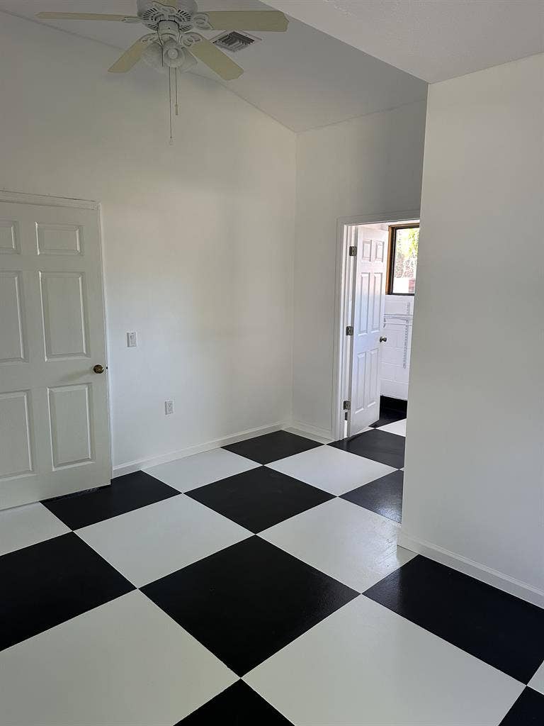 Room for Rent in Longwood