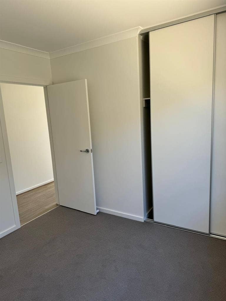 A fully furnished room available