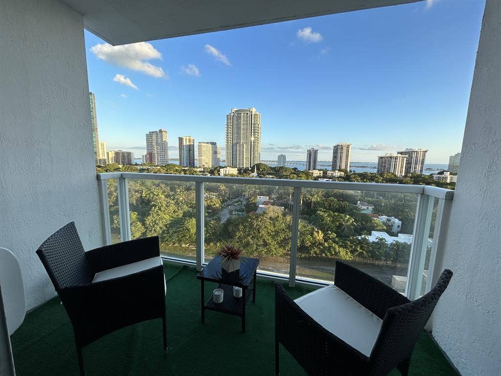 Habitación en brickell para mujer