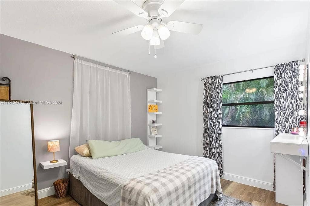 Bedroom Coconut Creek For Female