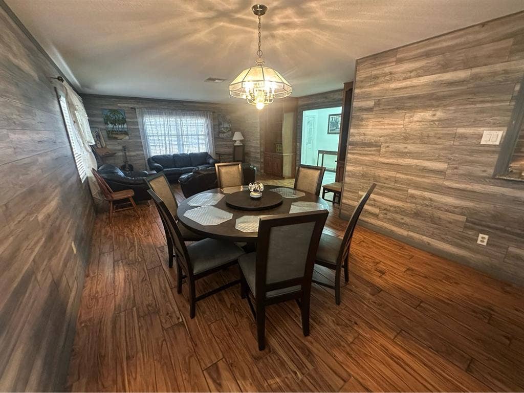 Available rooms for rent $